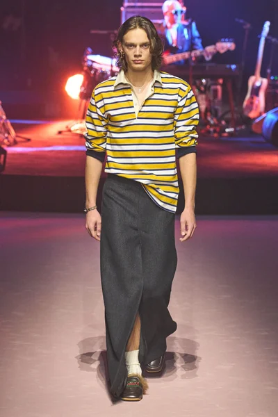 Look 8